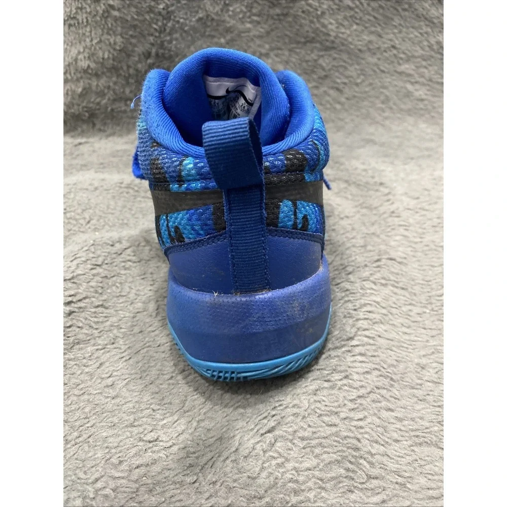 Nike Team Hustle D 8 Royal Blue Black Basketball Shoes Youth Size 6.5
